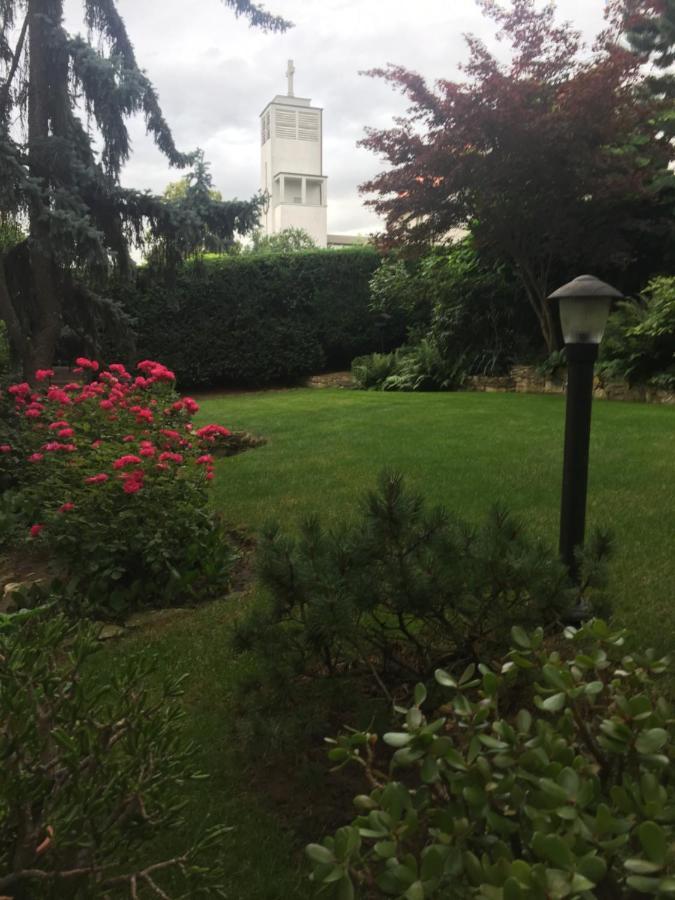 Blue Apartment In Beautiful English Style Garden With Atmosphere 布拉格 外观 照片