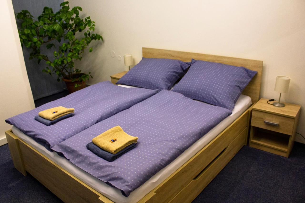 Blue Apartment In Beautiful English Style Garden With Atmosphere 布拉格 外观 照片