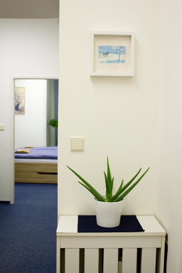 Blue Apartment In Beautiful English Style Garden With Atmosphere 布拉格 外观 照片