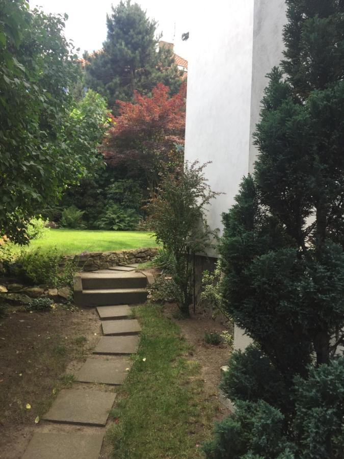 Blue Apartment In Beautiful English Style Garden With Atmosphere 布拉格 外观 照片