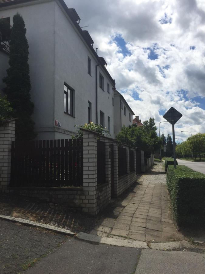 Blue Apartment In Beautiful English Style Garden With Atmosphere 布拉格 外观 照片